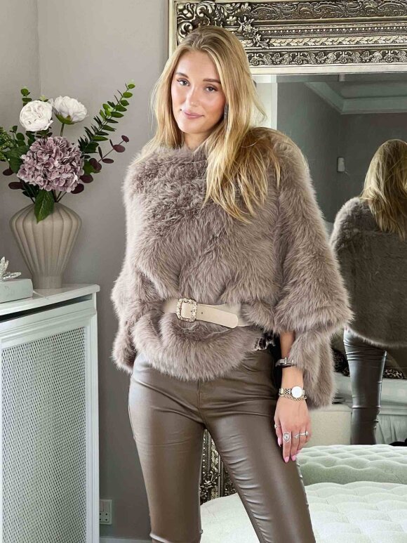 NDP - RoseW Fake Fur Poncho 240403