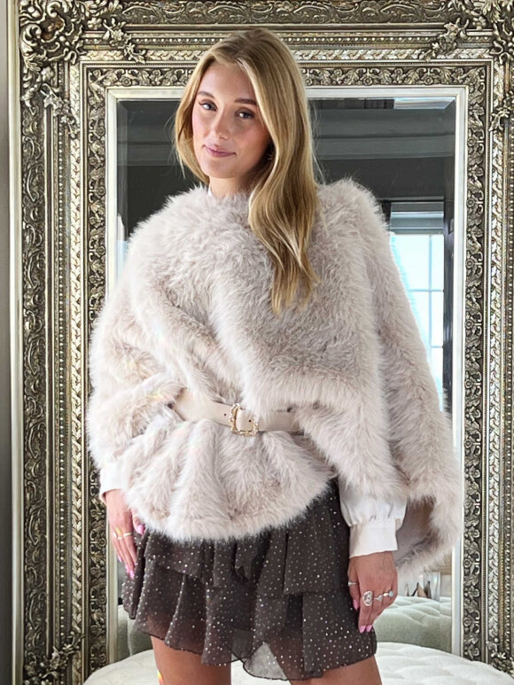 NDP - RoseW Fake Fur Poncho 240403